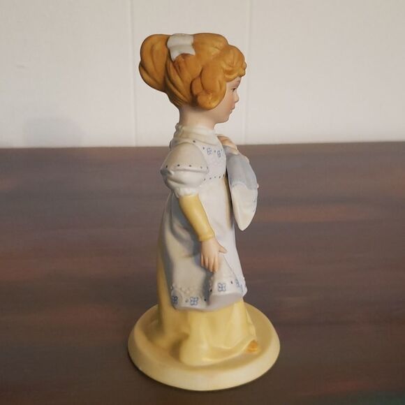 Vintage Avon Porcelain Figurine "A Mother's Love" - Picture 4 of 8
